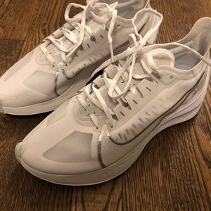 WOMEN'S NIKE ZOOM GRAVITY RUNNING SHOES